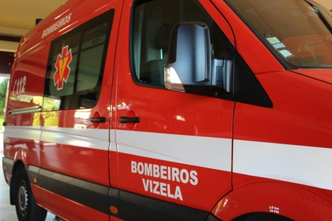 Colisão entre dois veículos ligeiros em Moreira esta tarde