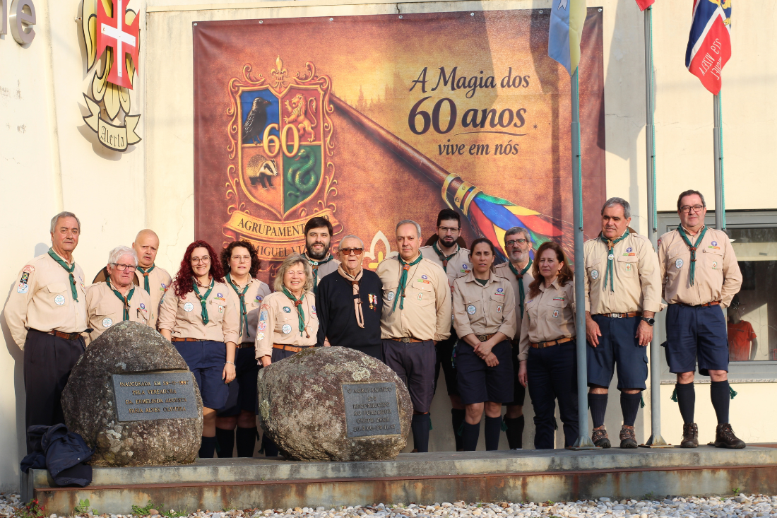 Escuteiros de S. Miguel descem rio Vizela em jangada