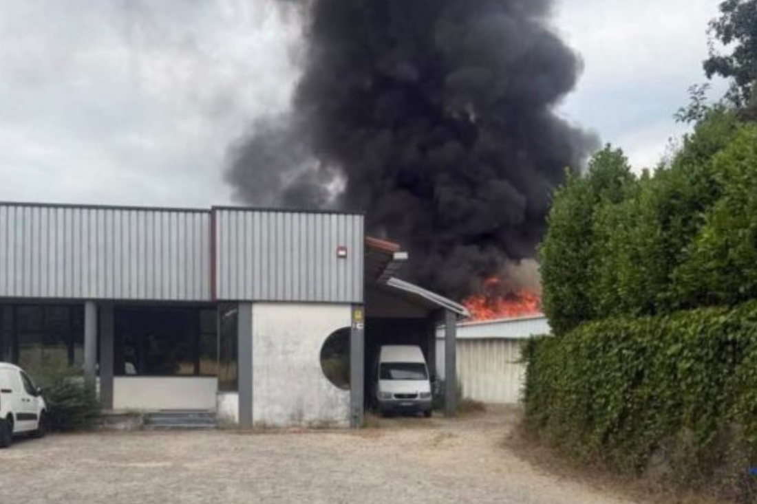 Incêndio em fábrica de calçado em Felgueiras causa danos