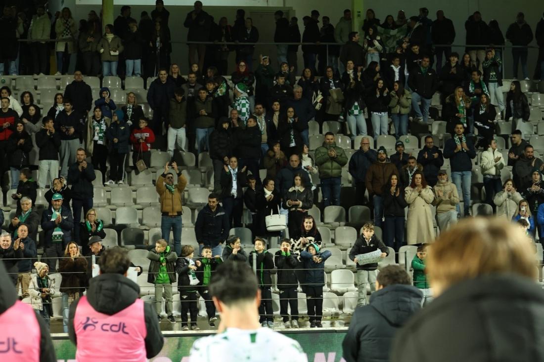 Moreirense disponibiliza autocarro para jogo em Alverca 