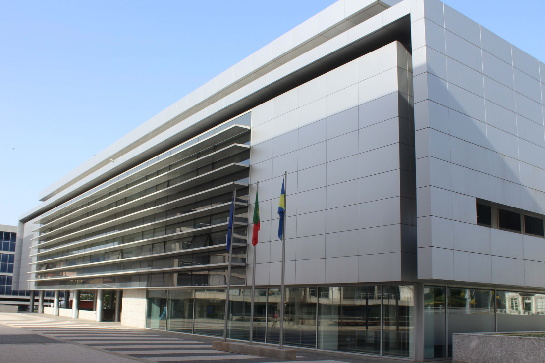 Regimento aprovado com críticas à ausência de transmissão