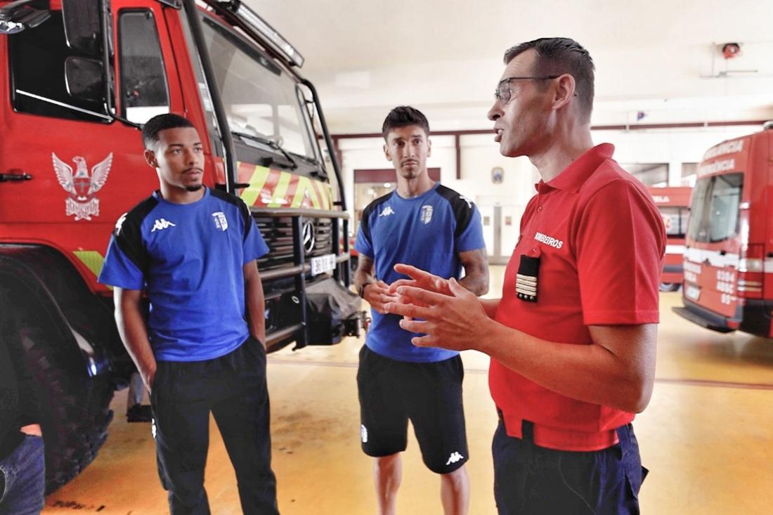 Rádio Vizela - Rhyner e Ítalo visitaram quartel dos Bombeiros de Vizela 