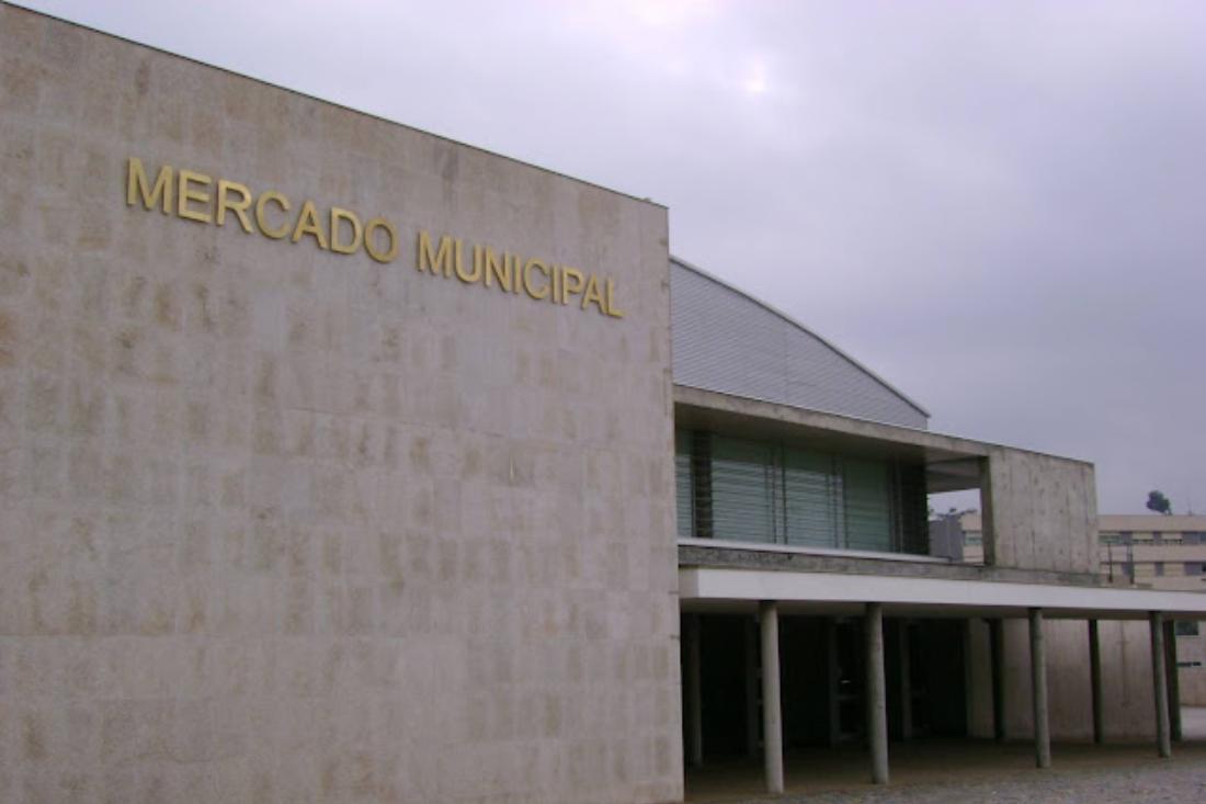 EB Lagoas realiza Feira da Primavera no Mercado Municipal
