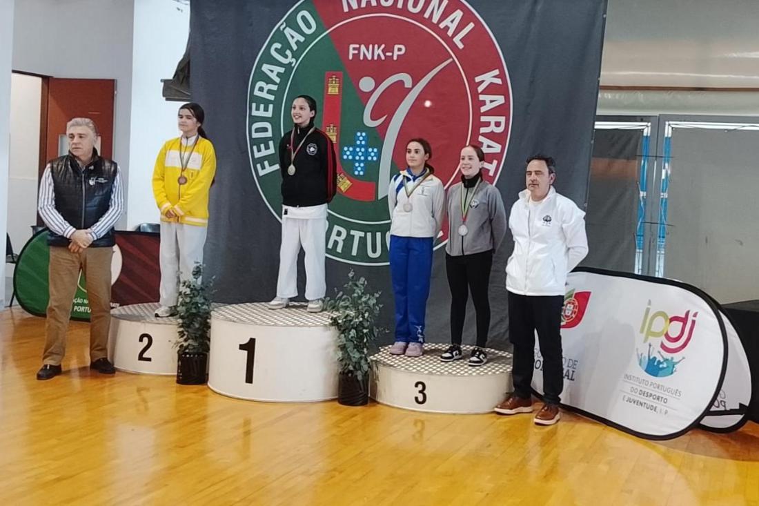 Rádio Vizela -  Kiara Leite conquista titulo de Vice-Campeã Regional Karate