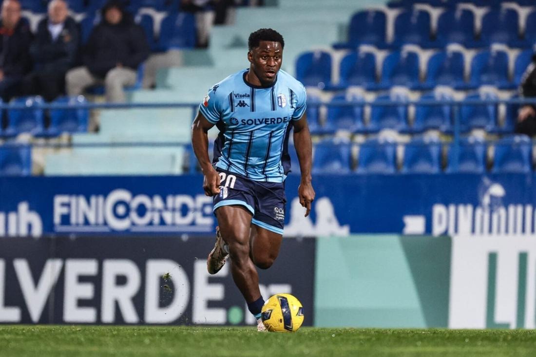 FC Vizela prolonga ligação com Bright Godwin até 2028