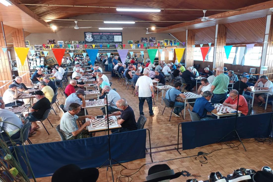 Equipas Damas da Casa do Povo jogou em S. João da Madeira 