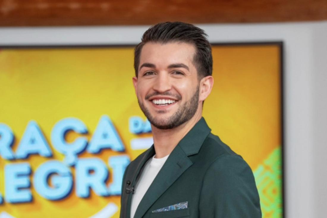 Rádio Vizela - Artur Peixoto continua como jurado no “Karaoke na Praça”