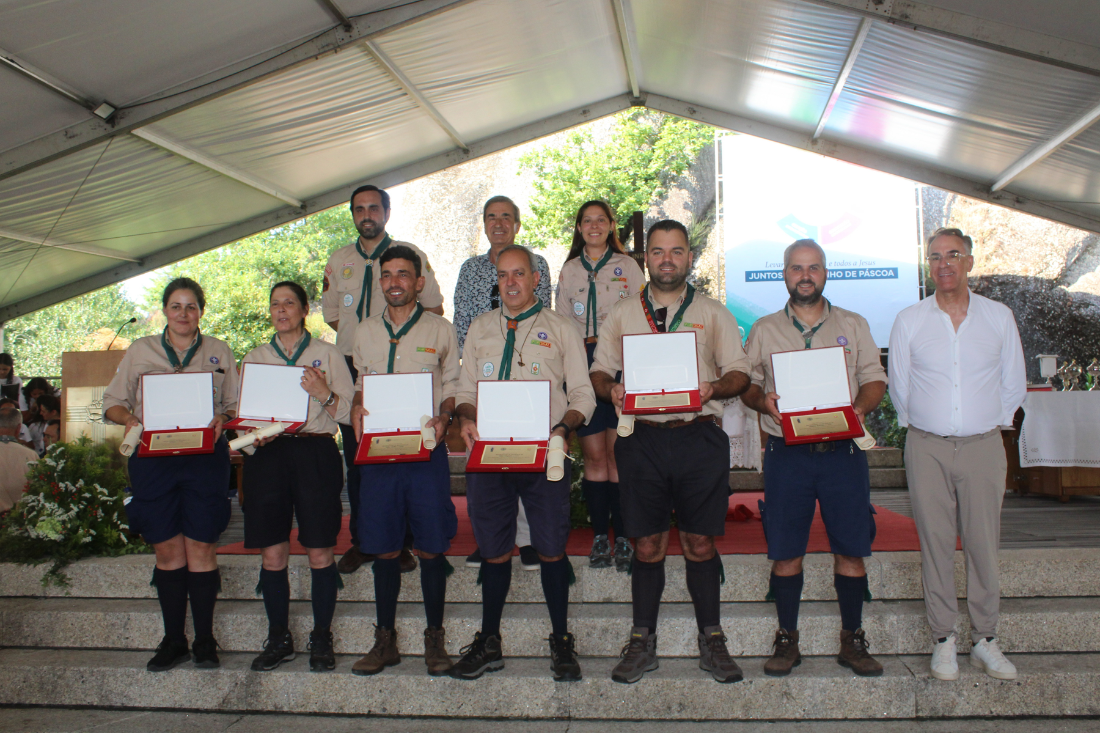 Escuteiros de Vizela homenageados pela Confraria de S. Bento