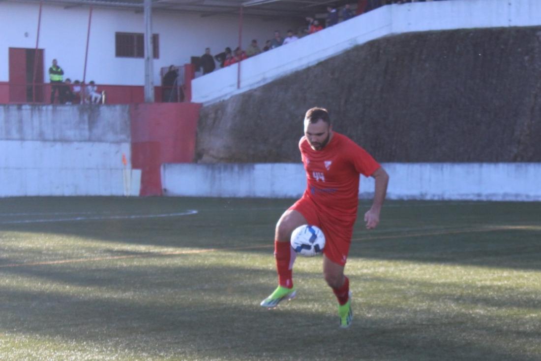 Rádio Vizela -  Tagilde derrotado na receção ao líder Campelos