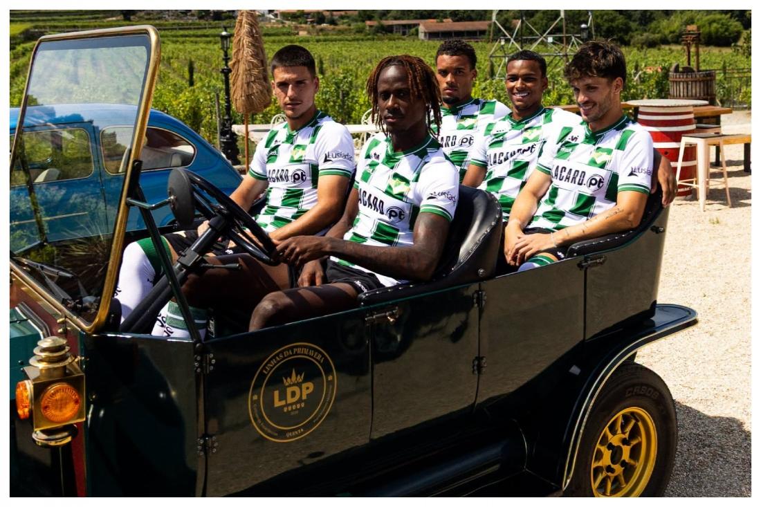 O Moreirense apresentou equipamento principal para 2026/27 