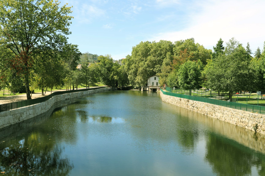 Rio Vizela interdito a banhos