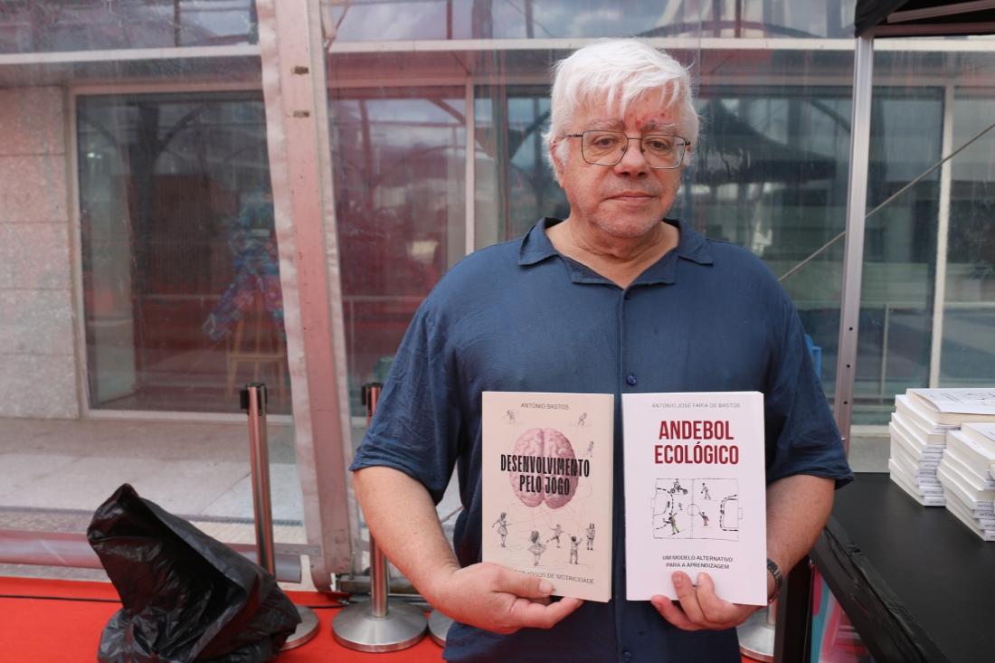 António Bastos trouxe novo livro à Feira do livro de Vizela 