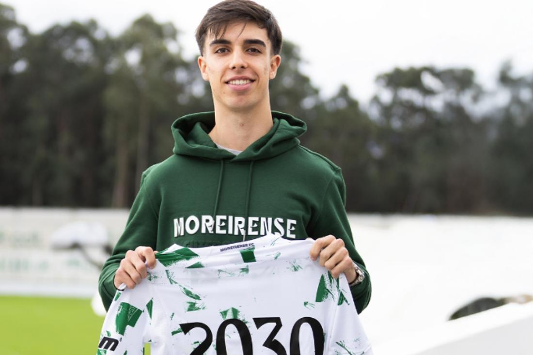 Sub-19 Miguel Silva assina contrato pelo Moreirense até 2030